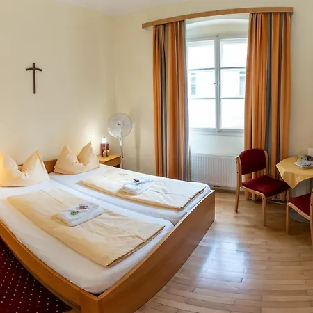 Gaestehaus Im Priesterseminar Pensjonat