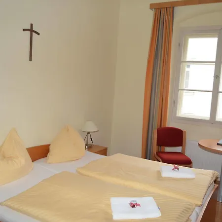 Gaestehaus Im Priesterseminar Pensjonat